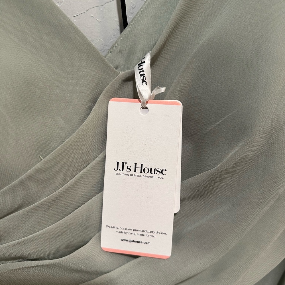 Super flattering JJs House bridesmaids dress - Picture 7 of 11